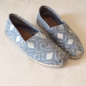 Blue jean and white Toms