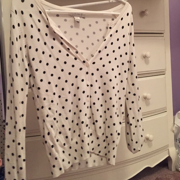 White sweater with black polka dots - Picture 1 of 2