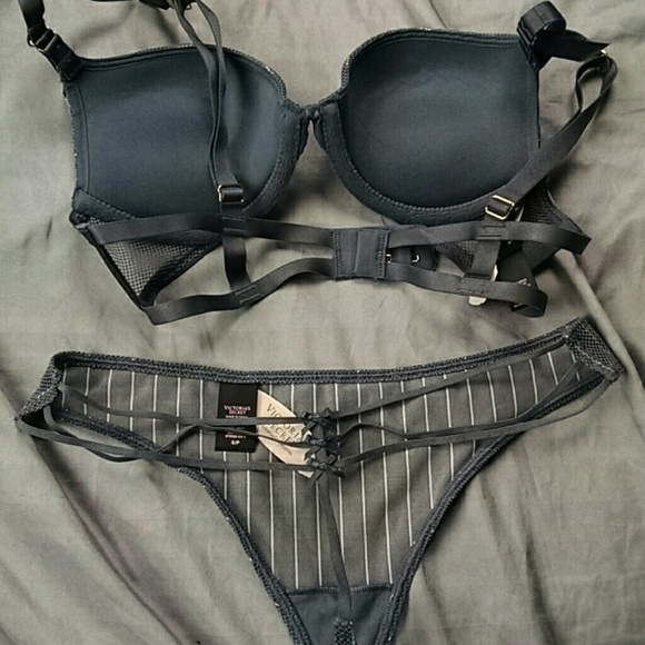 SOLD***Very Sexy Push-up bra 32C and small panty - Picture 3 of 4