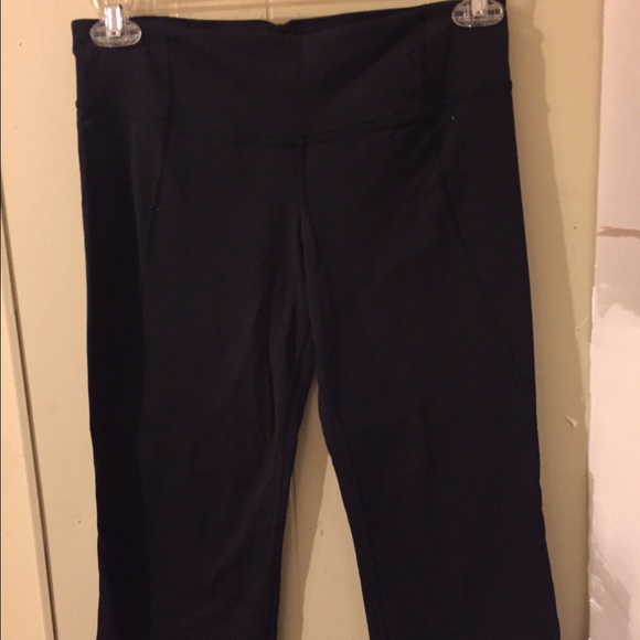 Lululemon (2) Gather and Crow Crops Size 8 Bundle