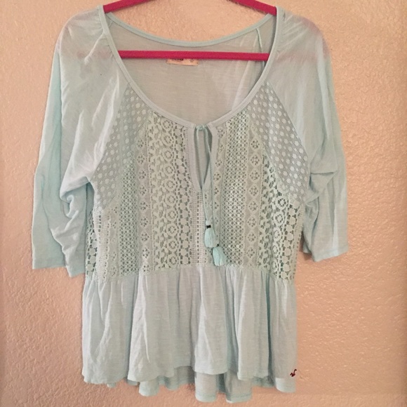 Hollister Shirt😍 ON HOLD