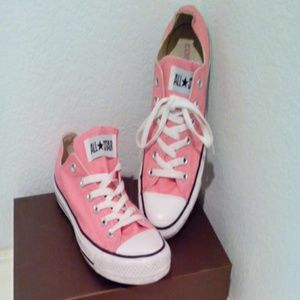 Allstars pink Converse size 8