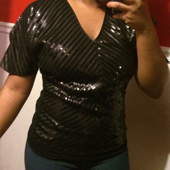 Sexy sequin top with v cut - Picture 1 of 2