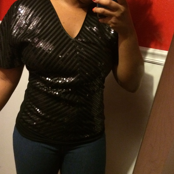 Sexy sequin top with v cut - Picture 2 of 2