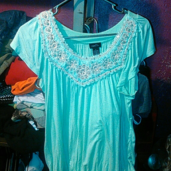 *Mint green/light blouse!!
