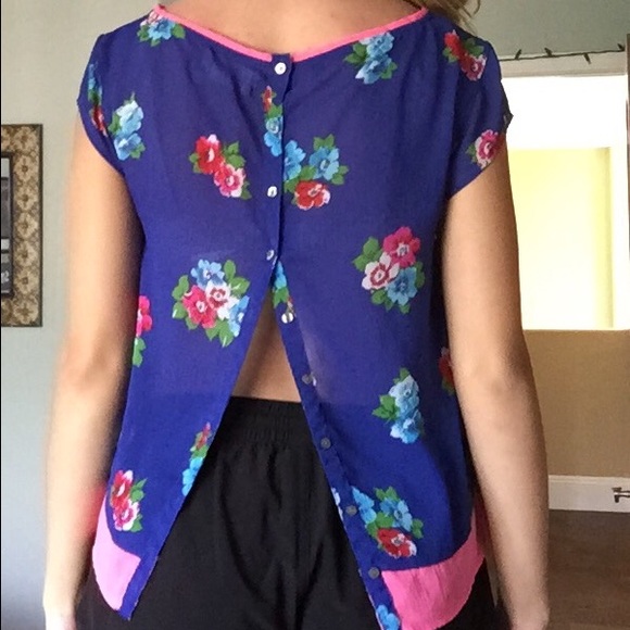 Top - Picture 2 of 2