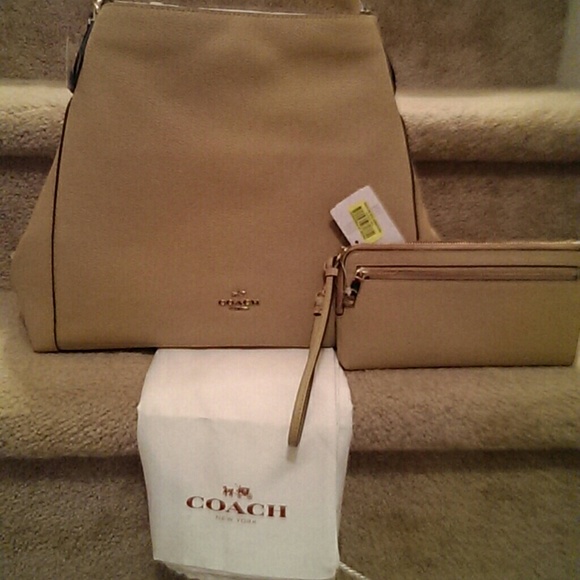 **** SOLD****COACH EDIE SHOULDER BAG AND WALLET - Picture 2 of 4