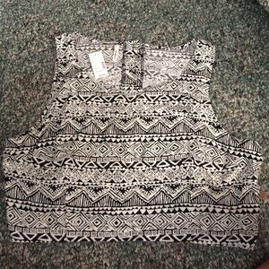 NWT Maurice's flowy crop top.