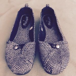 Black and white flats