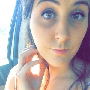 Meet your Posher, Caitlin