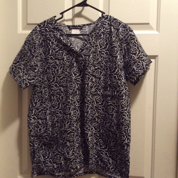 💖Black & White Scrub Top💖