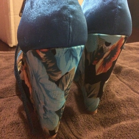 Floral print wedge - Picture 3 of 3