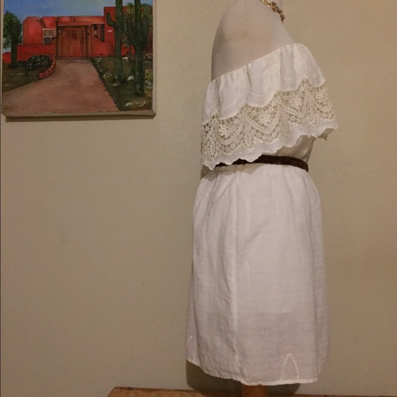 Gorgeous strapless dress with embroidery - Picture 3 of 4