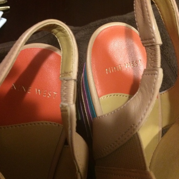 Comfortable Nine West wedge - Picture 2 of 3