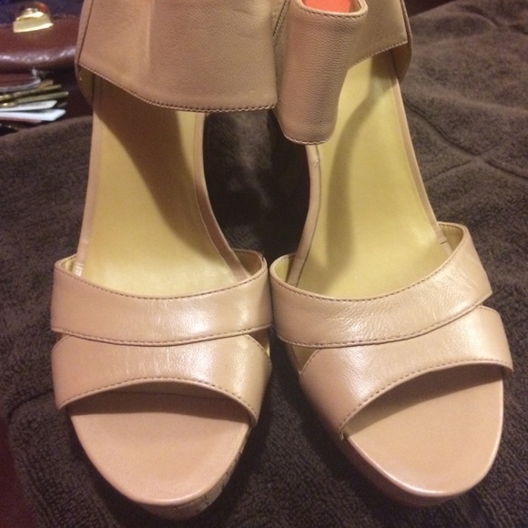 Comfortable Nine West wedge - Picture 3 of 3