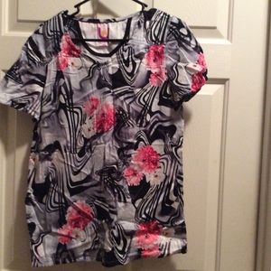 💖Silky Floral Scrub Top💖