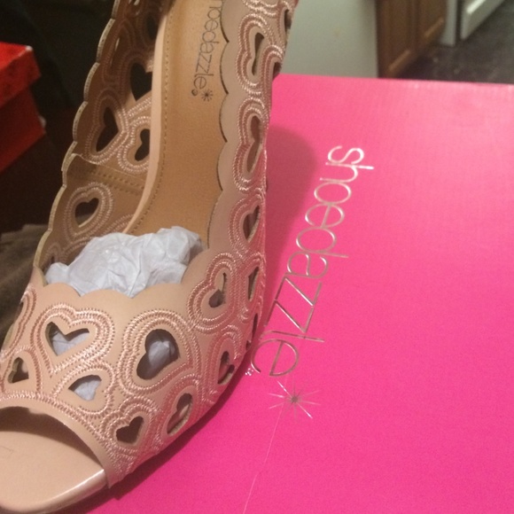 "Love" peep toe pump - Picture 2 of 2