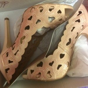 "Love" peep toe pump