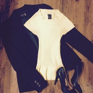 ✖️SOLD✖️ Yellow sweater tee 👑💛✨