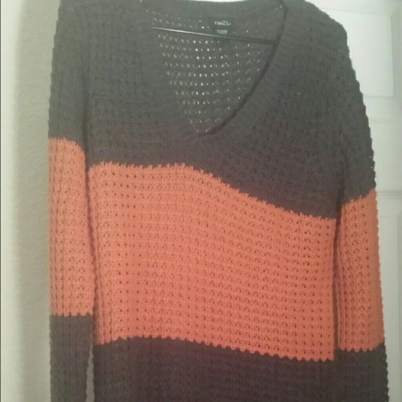 Sweater . - Picture 1 of 2
