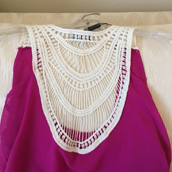 TOP, RUFFLES & LACE - Picture 2 of 3