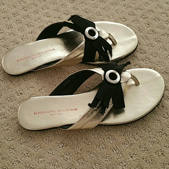 Gold leather flat sandal 38M NEW