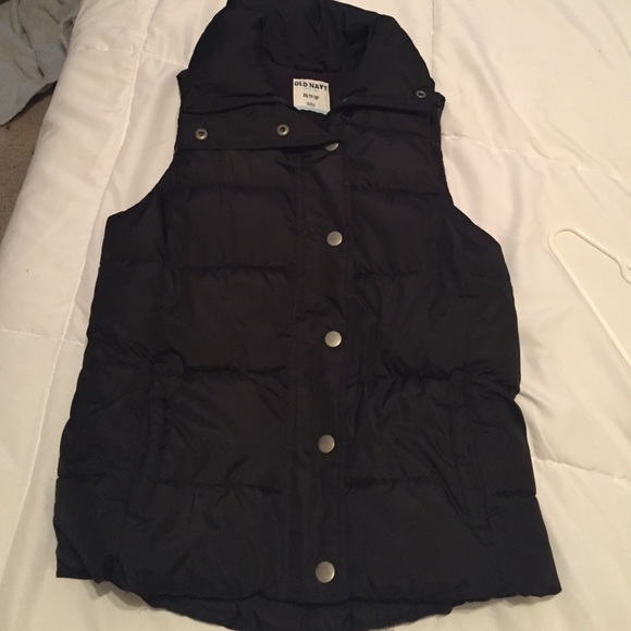 Old navy puffy vest comes in blk navy and white.