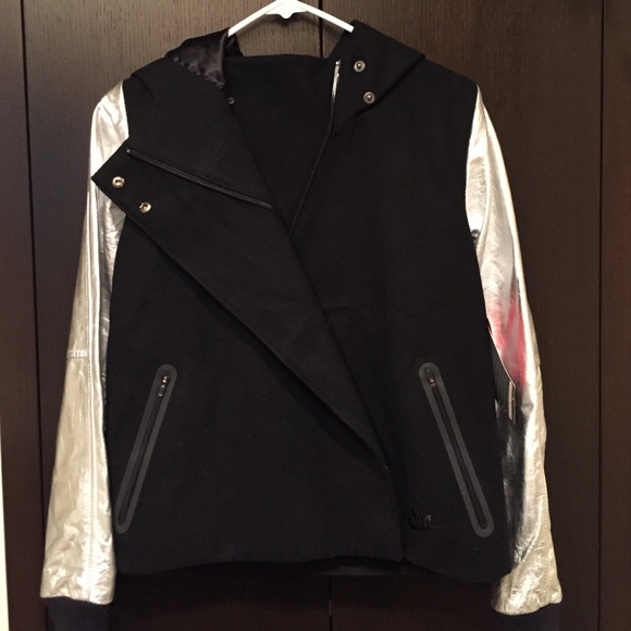 New women's nike thermal jacket