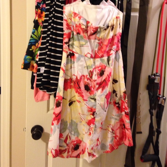 Floral print strapless dress - Picture 3 of 3