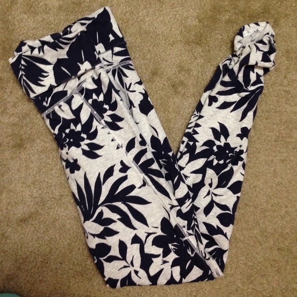 AERIE floral tropical hibiscus yoga leggings