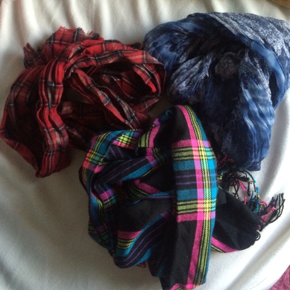 Scarf Bundle!! - Picture 1 of 2