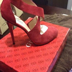 Guess red suede shoe