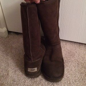 MAKE ME AN OFFER 💕Classic tall brown uggs