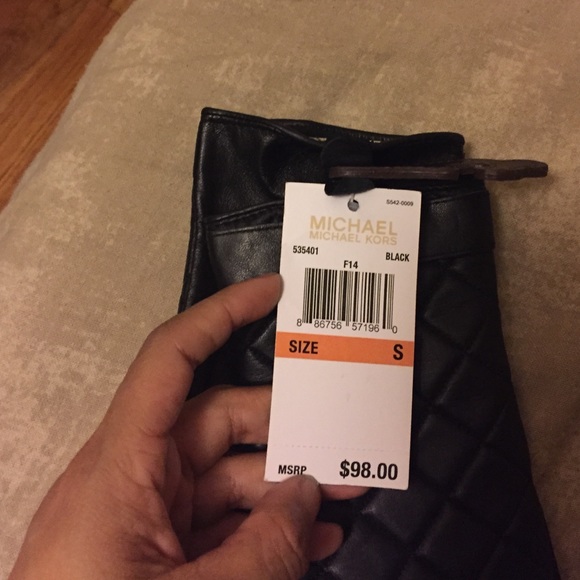 Michael Kors leather gloves - Picture 3 of 3