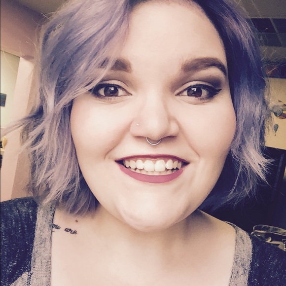 Meet Your Posher, Isabeau! - Picture 1 of 1
