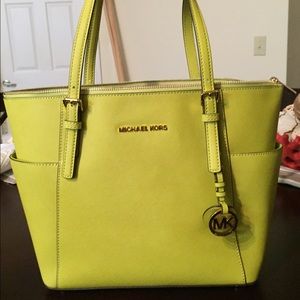 Michael Kors purse barely used