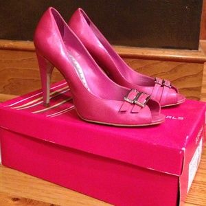 BCBG Fuschia high heels. 8M