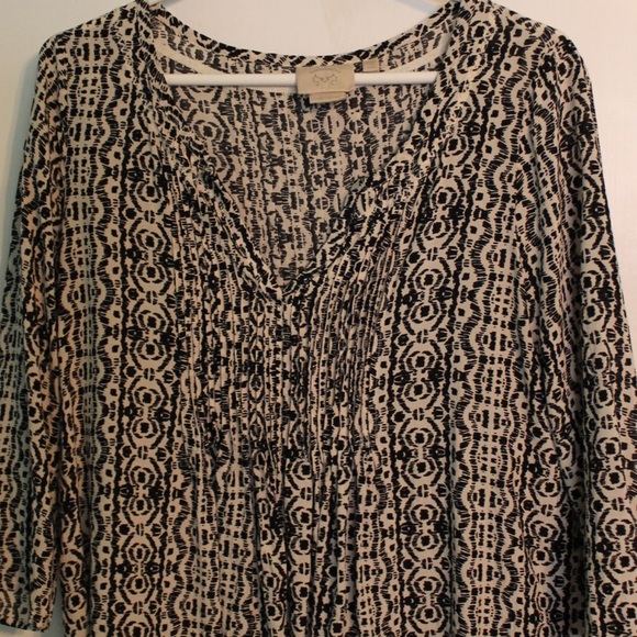 Black&White tribal print Anthropologie blouse