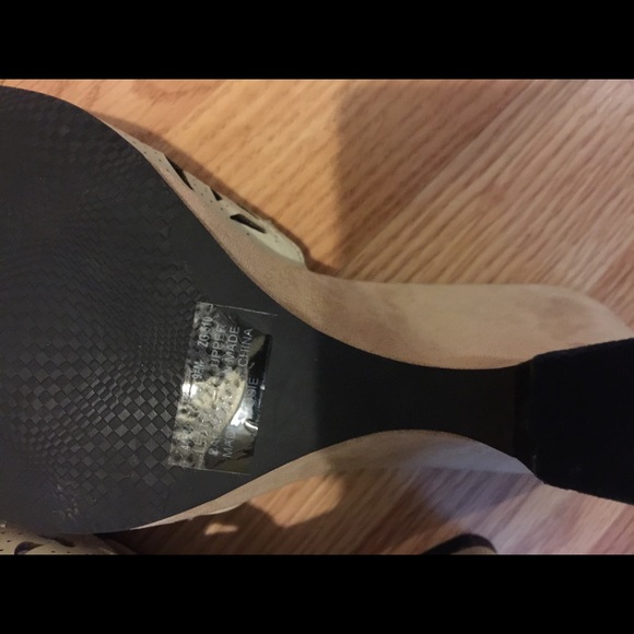 🌼Women slip on shoes sz 9.5M - Picture 3 of 4