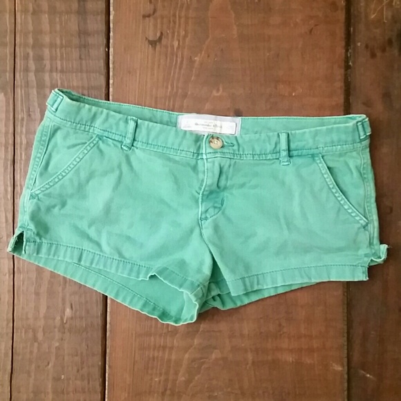 Closing 9/16 🌵A&F green shorts