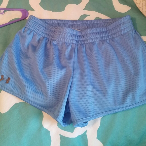 Womens UA shorts med
