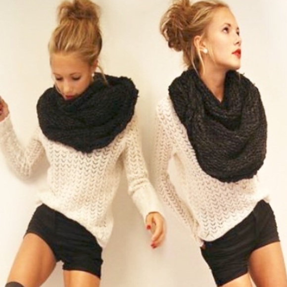 🍩SOLD - H&M | Ivory Open Knit Pullover Sweater - Picture 3 of 3