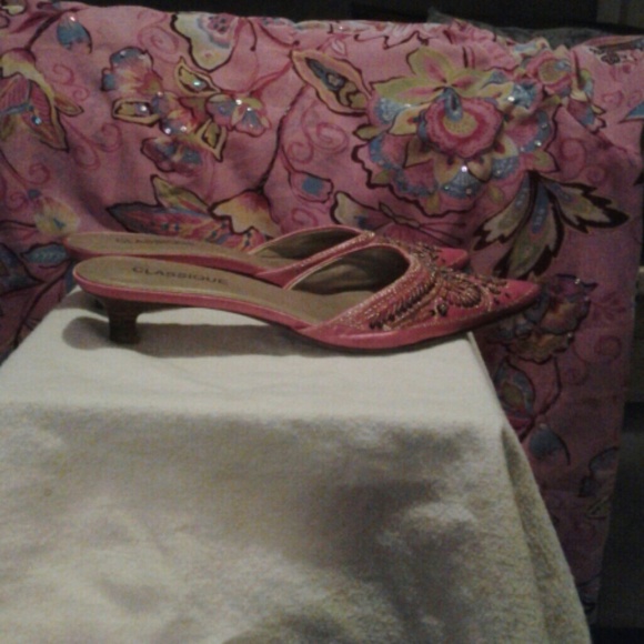 Low Heels - Picture 2 of 3