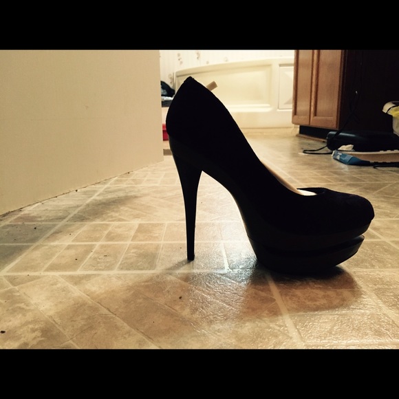 Heels - Picture 2 of 3