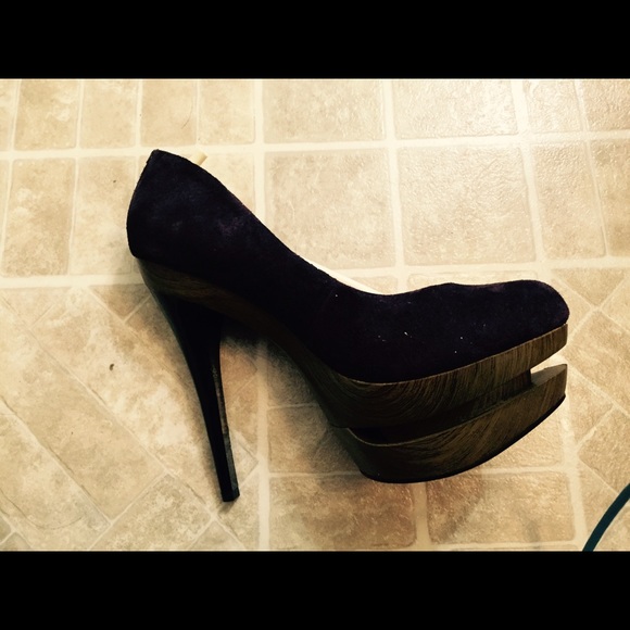 Heels - Picture 3 of 3