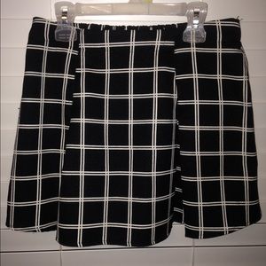 NEVER WORN Forever 21 grid skirt!