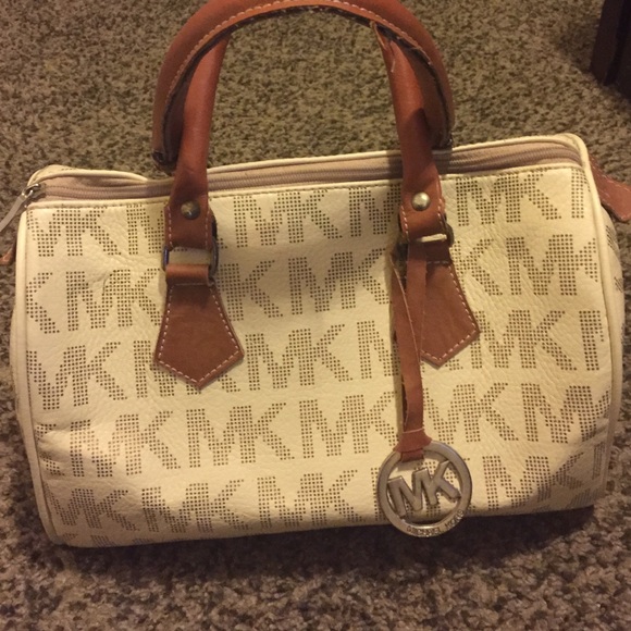 Michael kors R price reflect authenticity