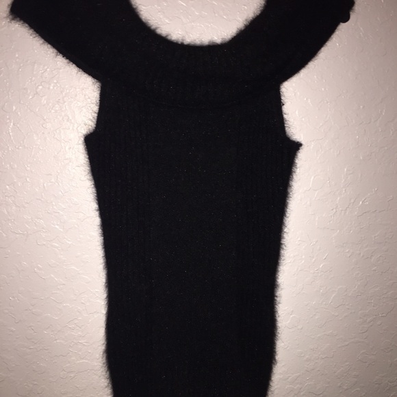 Fuzzy black top