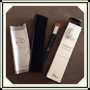 CHRISTIAN DIOR Backstage Fluid Foundation Brush 12