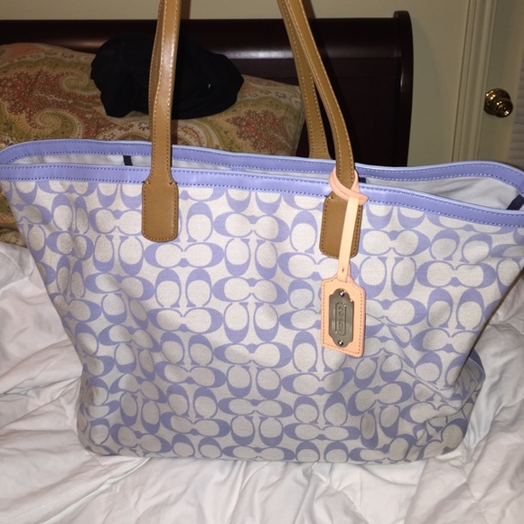 Coach bag tote *100% AUTHENTIC*